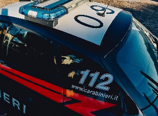 Cerrione - Sanzioni per un 50enne con patente revocata che abbatte due cancellate col Tir e scappa