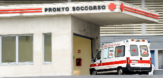 Biella - Ciclista si schianta contro un palo al Favaro: è grave