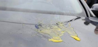 Biella - Uova lanciate contro le auto sulla Tangenziale: paura per due automobilisti